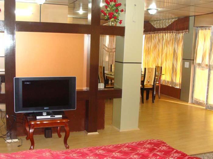 Hotel Crystal Palace Данаулти Екстериор снимка