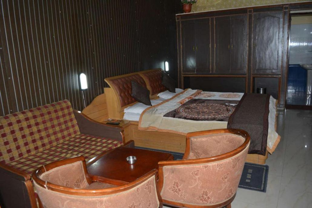Hotel Crystal Palace Данаулти Екстериор снимка