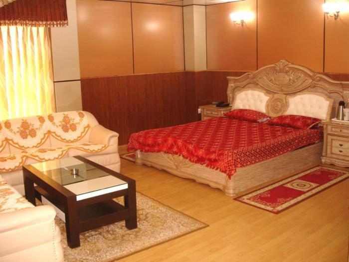 Hotel Crystal Palace Данаулти Екстериор снимка