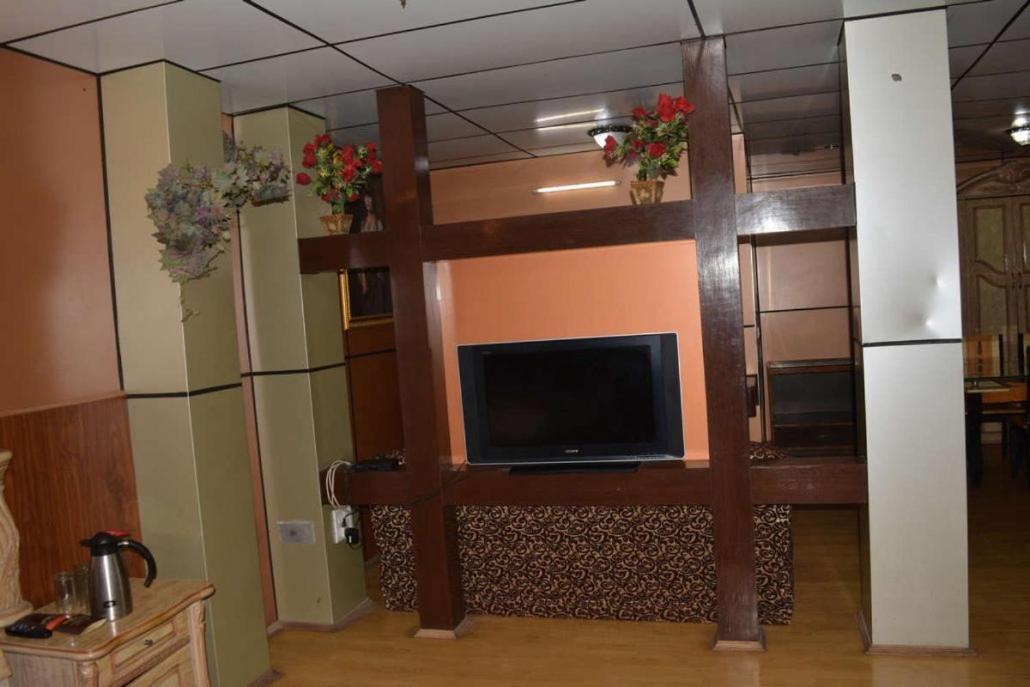 Hotel Crystal Palace Данаулти Екстериор снимка