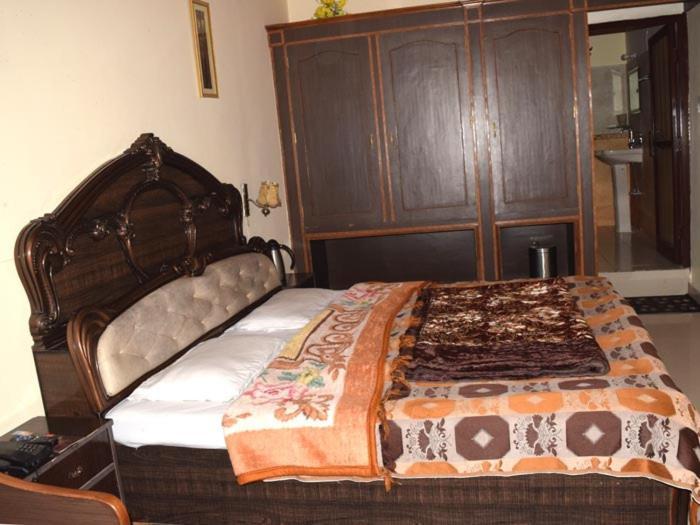 Hotel Crystal Palace Данаулти Екстериор снимка